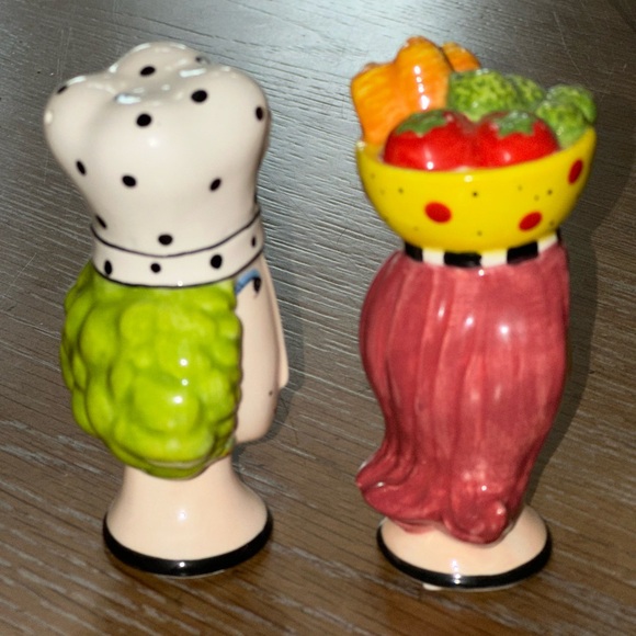 Dollymama Kitchen ladies salt & pepper shakers - Picture 6 of 9